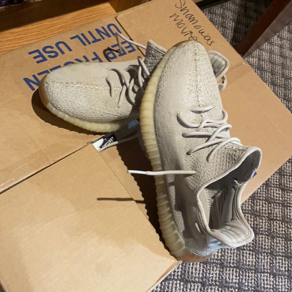 Yezzys - Picture 1 of 5